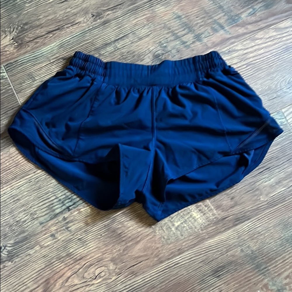 Lululemon LR Hotty Hot shorts in 2.5”